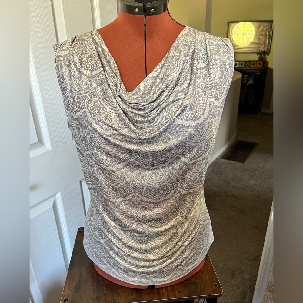 Elegant Gray Lace Pattern Women’s Top